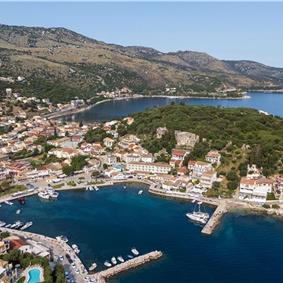 7 bedroom seaside villa with pool, Kassiopi, sleeps 13